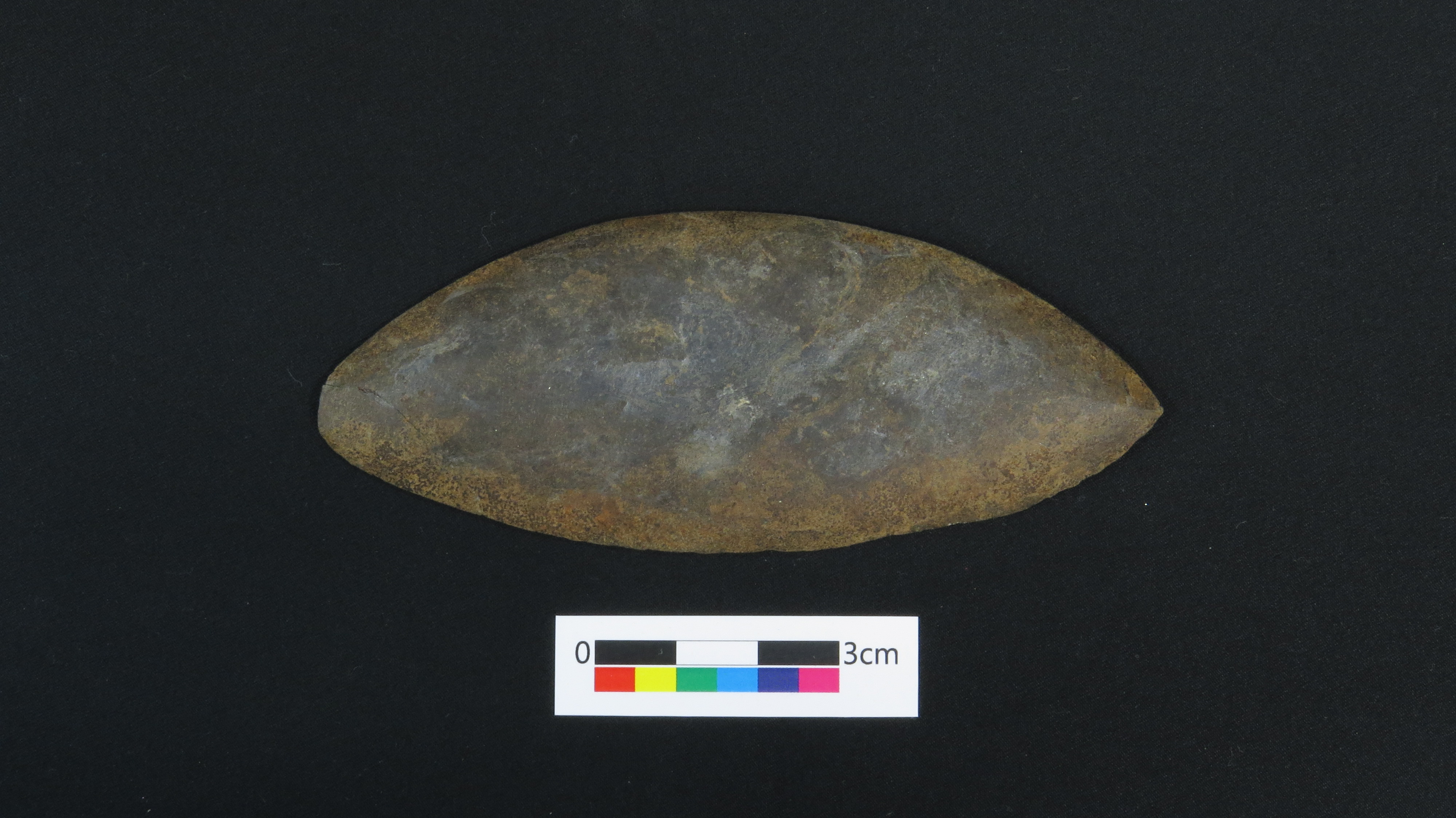 鳳鼻頭遺址出土橄欖形石刀